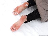 Feet - Irina A - 2015-08-27 Barefoot in the winter city
