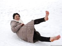 Feet - Irina A - 2015-08-27 Barefoot in the winter city