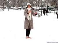 Feet - Irina A - 2015-08-27 Barefoot in the winter city