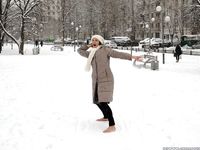 Feet - Irina A - 2015-08-27 Barefoot in the winter city