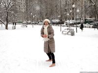 Feet - Irina A - 2015-08-27 Barefoot in the winter city