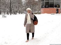 Feet - Irina A - 2015-08-27 Barefoot in the winter city