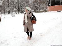 Feet - Irina A - 2015-08-27 Barefoot in the winter city