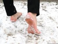Feet - Irina A - 2015-08-27 Barefoot in the winter city