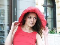 Feet - Irina C -2017-03-11 A coquettish barefoot beauty