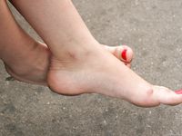 Feet - Irinka - 2009-10-07 Red-head barefoot beauty