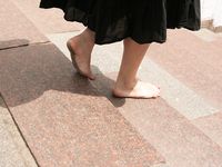 Feet - Irinka - 2009-10-07 Red-head barefoot beauty