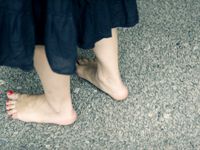 Feet - Irinka - 2009-10-07 Red-head barefoot beauty