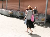 Feet - Irinka - 2009-10-07 Red-head barefoot beauty