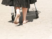 Feet - Irinka - 2009-10-07 Red-head barefoot beauty