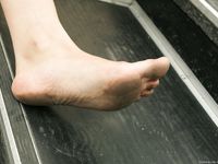 Feet - Irinka - 2009-10-07 Red-head barefoot beauty
