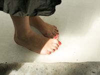 Feet - Irinka - 2009-10-07 Red-head barefoot beauty