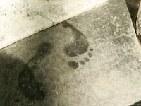 Feet - Irinka - 2009-10-07 Red-head barefoot beauty