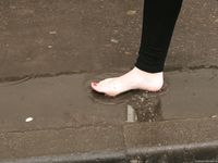Feet - Janna - 2010-11-13 Autumn barefoot stroll