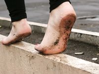 Feet - Janna - 2010-11-13 Autumn barefoot stroll