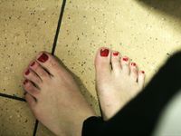 Feet - Janna - 2010-11-13 Autumn barefoot stroll