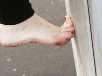 Feet - Janna - 2010-11-13 Autumn barefoot stroll