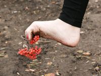 Feet - Janna - 2010-11-13 Autumn barefoot stroll