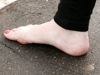 Feet - Janna - 2010-11-13 Autumn barefoot stroll