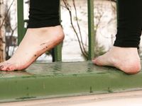 Feet - Janna - 2010-11-13 Autumn barefoot stroll