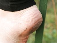 Feet - Janna - 2010-11-13 Autumn barefoot stroll