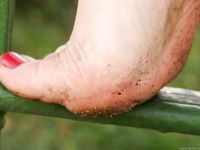 Feet - Janna - 2010-11-13 Autumn barefoot stroll