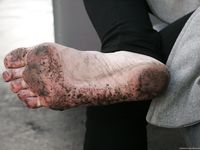 Feet - Janna - 2010-11-13 Autumn barefoot stroll