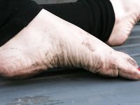 Feet - Janna - 2010-11-13 Autumn barefoot stroll