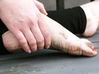 Feet - Janna - 2010-11-13 Autumn barefoot stroll