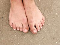 Feet - Jenya + Galya - 2007-05-06 Two barefoot beauties