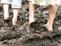 Feet - Jenya + Galya - 2007-05-06 Two barefoot beauties