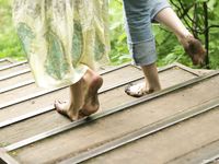 Feet - Jenya + Galya - 2007-05-06 Two barefoot beauties