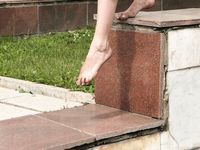 Feet - Jenya + Lena D- 2008-10-05 Barefoot trips to Russian towns. Tula