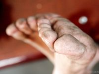 Feet - Jenya + Lena D- 2008-10-05 Barefoot trips to Russian towns. Tula