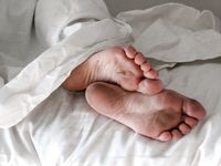 Feet - Jenya + Marisha - 2007-10-02 Barefoot Travel. Minsk (feat. Zoya, Lana & Lera)