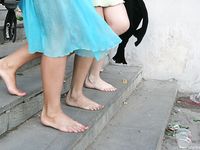 Feet - Jenya + Marisha - 2007-10-02 Barefoot Travel. Minsk (feat. Zoya, Lana & Lera)