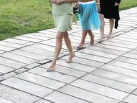 Feet - Jenya + Marisha - 2007-10-02 Barefoot Travel. Minsk (feat. Zoya, Lana & Lera)