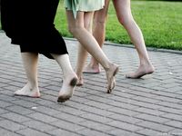 Feet - Jenya + Marisha - 2007-10-02 Barefoot Travel. Minsk (feat. Zoya, Lana & Lera)