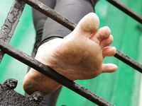 Feet - Jenya - 2011-04-06 Spring barefoot walk