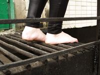 Feet - Jenya - 2011-04-06 Spring barefoot walk