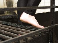 Feet - Jenya - 2011-04-06 Spring barefoot walk