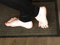 Feet - Jenya - 2011-04-06 Spring barefoot walk