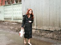 Feet - Julia - 2005-01-25 Cleaning the flat & washing feet after the walk