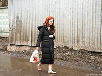 Feet - Julia - 2005-01-25 Cleaning the flat & washing feet after the walk