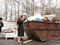 Feet - Julia - 2005-01-25 Cleaning the flat & washing feet after the walk