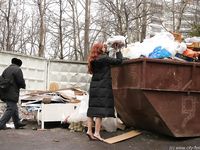 Feet - Julia - 2005-01-25 Cleaning the flat & washing feet after the walk