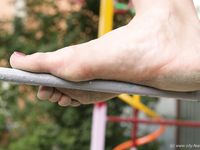 Feet - Julia - 2005-11-07 Bored of shoes