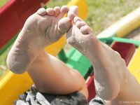 Feet - Julia - 2005-11-07 Bored of shoes