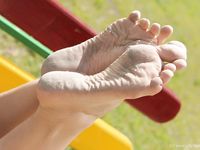 Feet - Julia - 2005-11-07 Bored of shoes