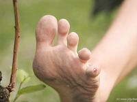 Feet - Julia - 2005-11-07 Bored of shoes